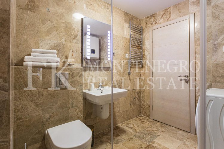 Excellent two bedroom apartment in Budva - Przno, 82m2, with own parking space, only 4 minutes’ walk to the beach, in Montenegro.