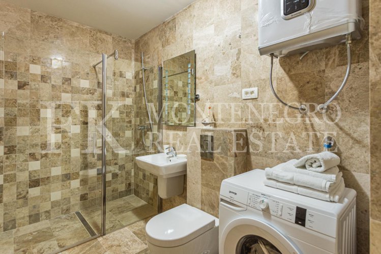 Excellent one bedroom apartment in Budva-Przno, 87m2, with own parking space, only 4 minutes’ walk to the beach, in Montenegro.