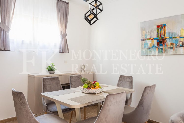 Excellent one bedroom apartment in Budva-Przno, 87m2, with own parking space, only 4 minutes’ walk to the beach, in Montenegro.