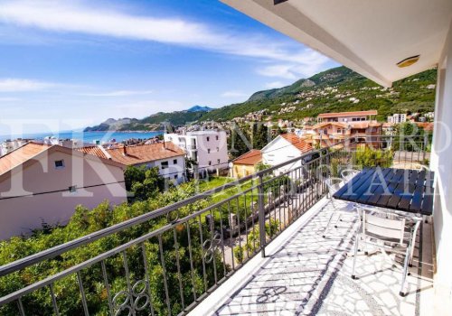 *Gästehaus, 340m2, in Dobra Voda, mit 7 Wohnungen und Meerblick, in Montenegro.