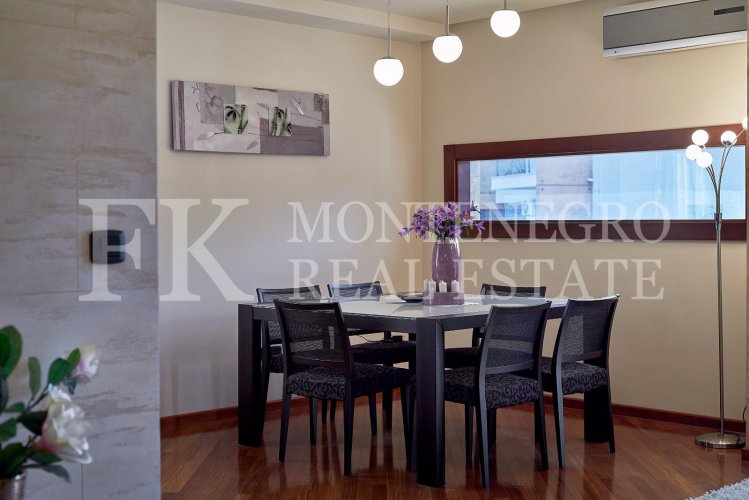 Excellent furnished apartment in the center of Budva, 116m2, with underground parking, in close proximity to the sea, in Montenegro.