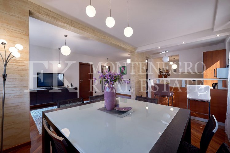 Excellent furnished apartment in the center of Budva, 116m2, with underground parking, in close proximity to the sea, in Montenegro.