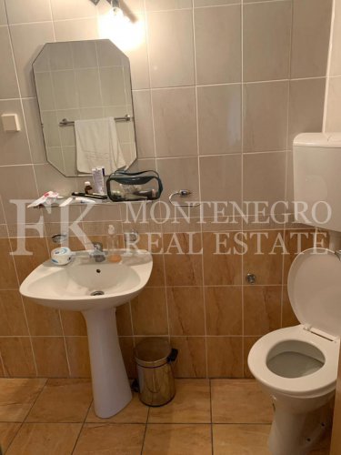 Guesthouse or multi-generational house, 486m2, in Sutomore, in one of the best streets for renting out.