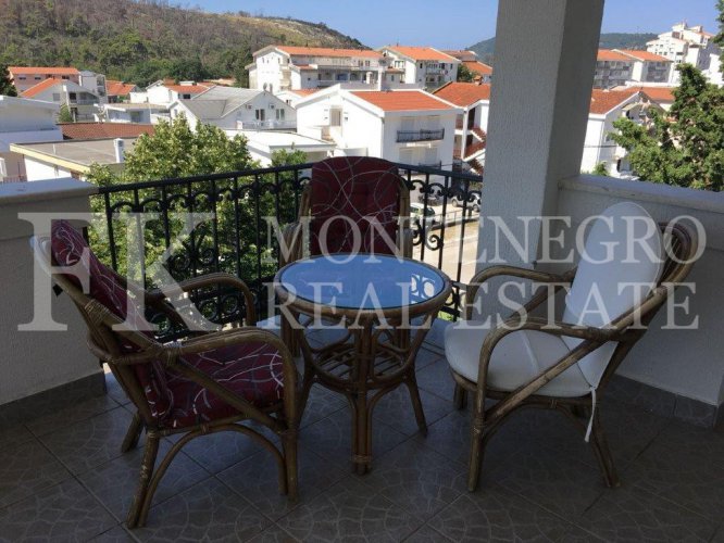 Guesthouse or multi-generational house, 486m2, in Sutomore, in one of the best streets for renting out.
