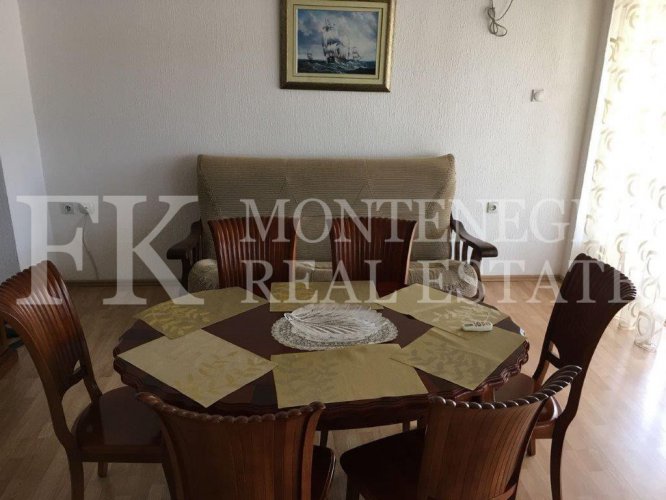Guesthouse or multi-generational house, 486m2, in Sutomore, in one of the best streets for renting out.