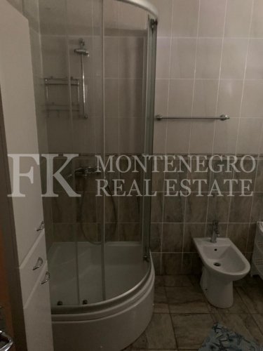 Guesthouse or multi-generational house, 486m2, in Sutomore, in one of the best streets for renting out.