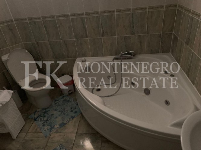 Guesthouse or multi-generational house, 486m2, in Sutomore, in one of the best streets for renting out.