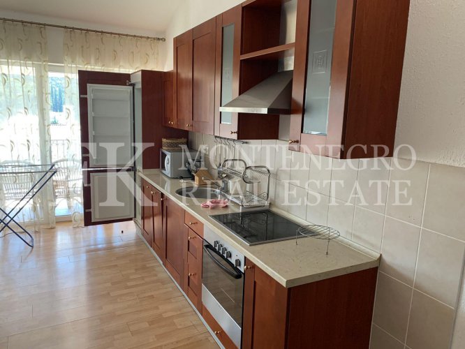 Guesthouse or multi-generational house, 486m2, in Sutomore, in one of the best streets for renting out.