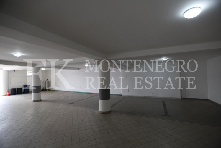 *Only 70 m from the sea! Guesthouse, 1.146 m2, in Utjeha - Hladna Uvala, with sea views, 9 big apartments and 10 garages, in Montenegro.