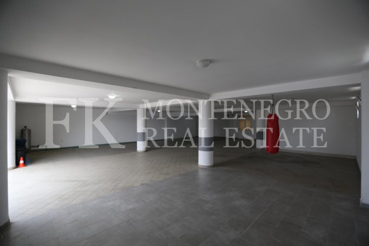 *Only 70 m from the sea! Guesthouse, 1.146 m2, in Utjeha - Hladna Uvala, with sea views, 9 big apartments and 10 garages, in Montenegro.