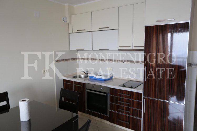 *Only 70 m from the sea! Guesthouse, 1.146 m2, in Utjeha - Hladna Uvala, with sea views, 9 big apartments and 10 garages, in Montenegro.