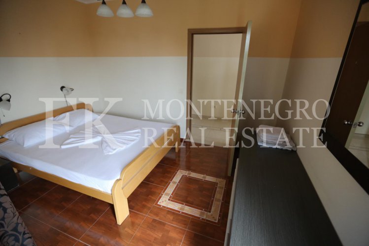 *Only 70 m from the sea! Guesthouse, 1.146 m2, in Utjeha - Hladna Uvala, with sea views, 9 big apartments and 10 garages, in Montenegro.