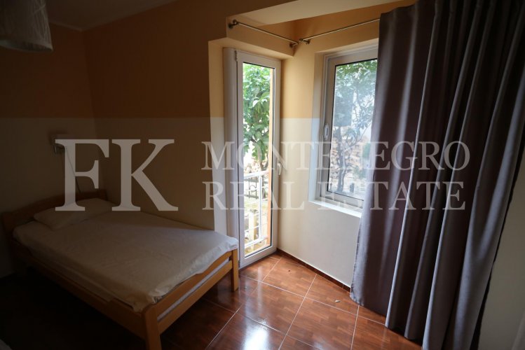 *Only 70 m from the sea! Guesthouse, 1.146 m2, in Utjeha - Hladna Uvala, with sea views, 9 big apartments and 10 garages, in Montenegro.