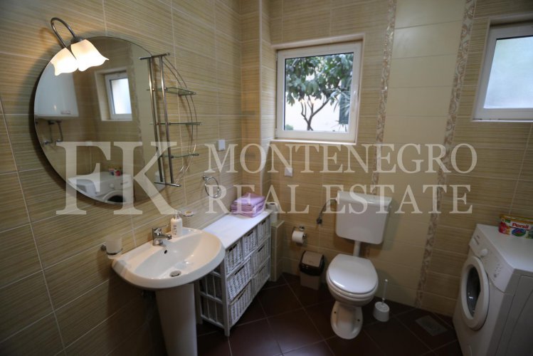 *Only 70 m from the sea! Guesthouse, 1.146 m2, in Utjeha - Hladna Uvala, with sea views, 9 big apartments and 10 garages, in Montenegro.