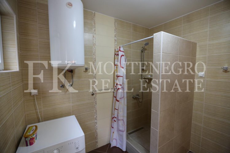 *Only 70 m from the sea! Guesthouse, 1.146 m2, in Utjeha - Hladna Uvala, with sea views, 9 big apartments and 10 garages, in Montenegro.