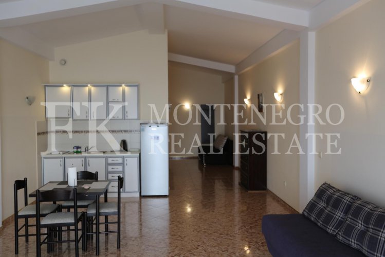 *Only 70 m from the sea! Guesthouse, 1.146 m2, in Utjeha - Hladna Uvala, with sea views, 9 big apartments and 10 garages, in Montenegro.