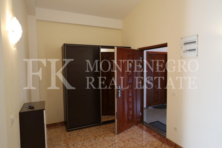 *Only 70 m from the sea! Guesthouse, 1.146 m2, in Utjeha - Hladna Uvala, with sea views, 9 big apartments and 10 garages, in Montenegro.