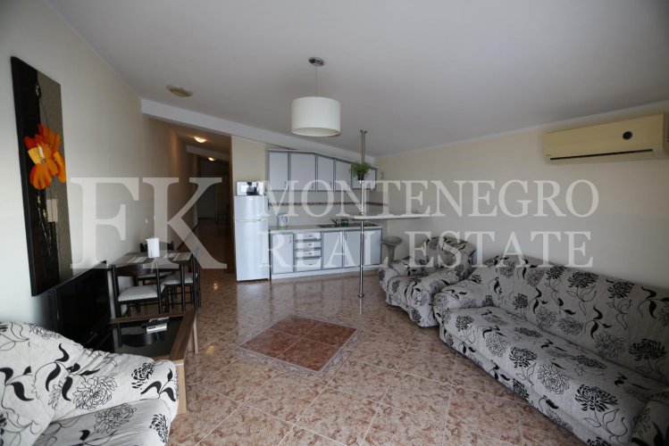 *Only 70 m from the sea! Guesthouse, 1.146 m2, in Utjeha - Hladna Uvala, with sea views, 9 big apartments and 10 garages, in Montenegro.