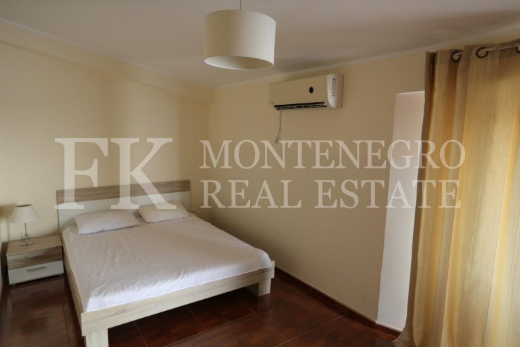 *Only 70 m from the sea! Guesthouse, 1.146 m2, in Utjeha - Hladna Uvala, with sea views, 9 big apartments and 10 garages, in Montenegro.