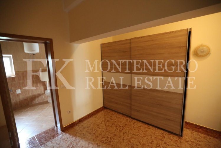 *Only 70 m from the sea! Guesthouse, 1.146 m2, in Utjeha - Hladna Uvala, with sea views, 9 big apartments and 10 garages, in Montenegro.