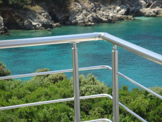 *Only 70 m from the sea! Guesthouse, 1.146 m2, in Utjeha - Hladna Uvala, with sea views, 9 big apartments and 10 garages, in Montenegro.