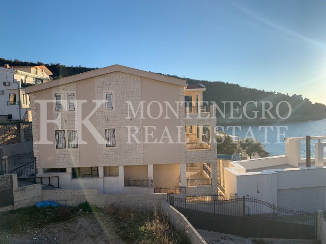 *Only 70 m from the sea! Guesthouse, 1.146 m2, in Utjeha - Hladna Uvala, with sea views, 9 big apartments and 10 garages, in Montenegro.