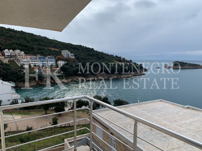 *Only 70 m from the sea! Guesthouse, 1.146 m2, in Utjeha - Hladna Uvala, with sea views, 9 big apartments and 10 garages, in Montenegro.
