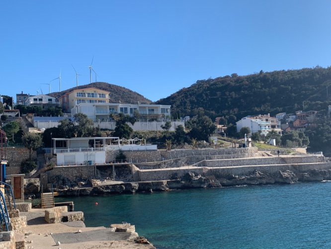 *Only 70 m from the sea! Guesthouse, 1.146 m2, in Utjeha - Hladna Uvala, with sea views, 9 big apartments and 10 garages, in Montenegro.