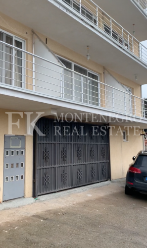 *Only 70 m from the sea! Guesthouse, 1.146 m2, in Utjeha - Hladna Uvala, with sea views, 9 big apartments and 10 garages, in Montenegro.