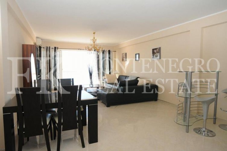 *Only 70 m from the sea! Guesthouse, 1.146 m2, in Utjeha - Hladna Uvala, with sea views, 9 big apartments and 10 garages, in Montenegro.