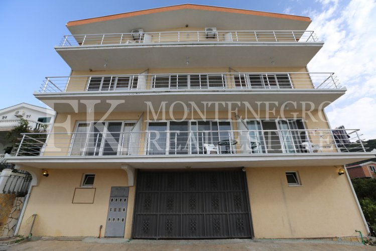 *Only 70 m from the sea! Guesthouse, 1.146 m2, in Utjeha - Hladna Uvala, with sea views, 9 big apartments and 10 garages, in Montenegro.