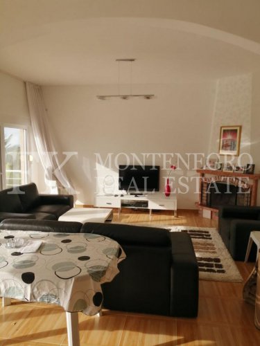 *Beautiful three-storey house, 227m2, in Dobra Voda, with sea view, garage, swimming pool and large garden 2.039m2, in Montenegro.