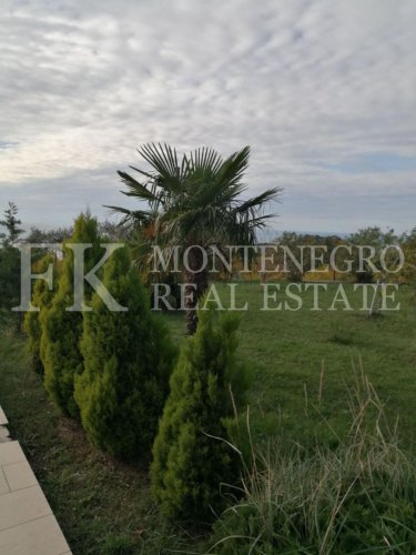 *Beautiful three-storey house, 227m2, in Dobra Voda, with sea view, garage, swimming pool and large garden 2.039m2, in Montenegro.