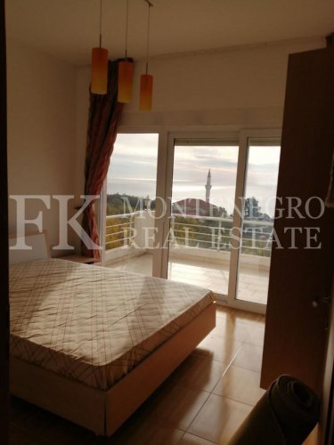 *Beautiful three-storey house, 227m2, in Dobra Voda, with sea view, garage, swimming pool and large garden 2.039m2, in Montenegro.