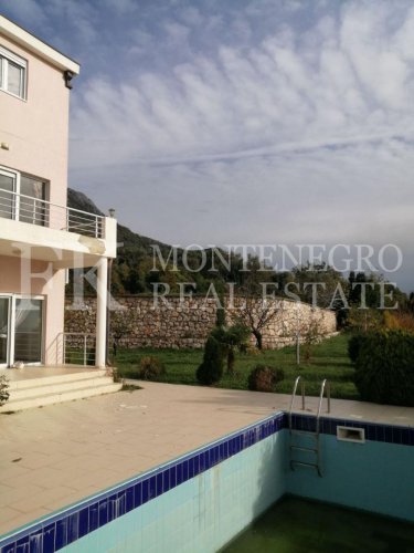 *Beautiful three-storey house, 227m2, in Dobra Voda, with sea view, garage, swimming pool and large garden 2.039m2, in Montenegro.