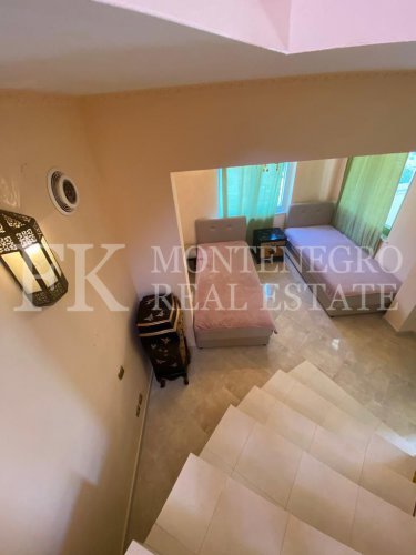 *Exotic house, 490m2, in Bar - Dobra Voda, on a plot of 969m2, with sea view, just 50 m from the sea shore with a separate guest house of 145 m2 and a swimming pool, in Montenegro.