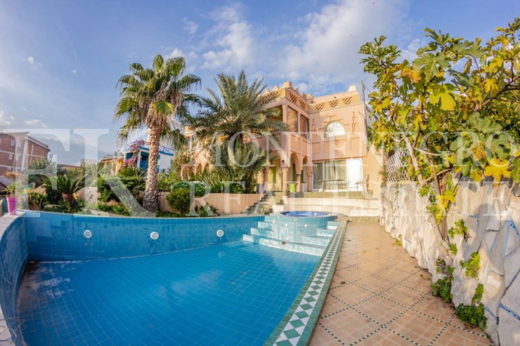 *Exotic house, 490m2, in Bar - Dobra Voda, on a plot of 969m2, with sea view, just 50 m from the sea shore with a separate guest house of 145 m2 and a swimming pool, in Montenegro.