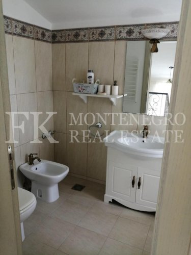 *Sunny, beautiful Villa, 308m2, in Bar - district of Shusanj, with a great sea view, large garden of 1.900m2, swimming pool and garage, in Montenegro.