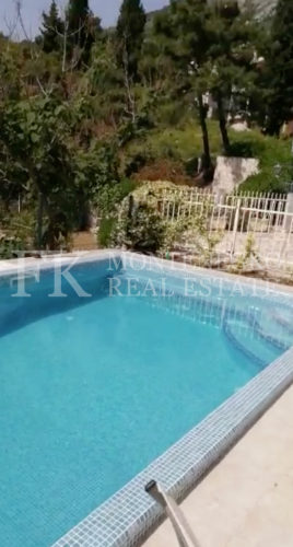 *Sunny, beautiful Villa, 308m2, in Bar - district of Shusanj, with a great sea view, large garden of 1.900m2, swimming pool and garage, in Montenegro.
