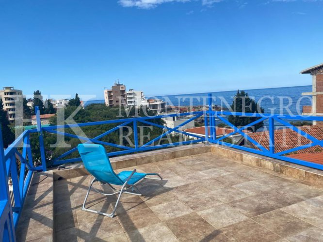 *Exotic house, 490m2, in Bar - Dobra Voda, on a plot of 969m2, with sea view, just 50 m from the sea shore with a separate guest house of 145 m2 and a swimming pool, in Montenegro.