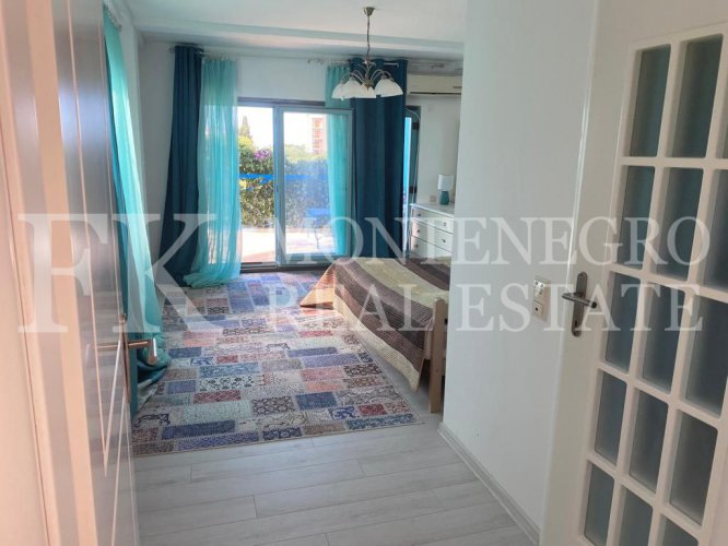 *Exotic house, 490m2, in Bar - Dobra Voda, on a plot of 969m2, with sea view, just 50 m from the sea shore with a separate guest house of 145 m2 and a swimming pool, in Montenegro.