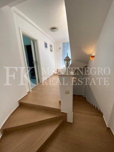 *Exotic house, 490m2, in Bar - Dobra Voda, on a plot of 969m2, with sea view, just 50 m from the sea shore with a separate guest house of 145 m2 and a swimming pool, in Montenegro.