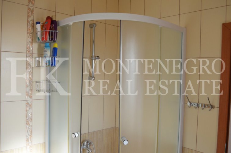 Semi-detached house, 132m2, above Bar, in a beautiful complex of villas in the village area Zupci, with sea view, swimming pool plus two garages, in Montenegro.