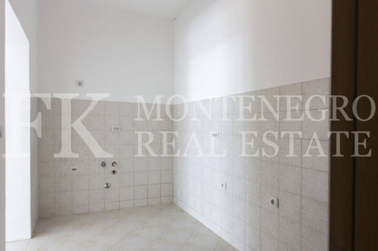 *Directly by the sea, house with three apartments, 280m2, in Ulcinj-Kruce, with fantastic sea view, in Montenegro.