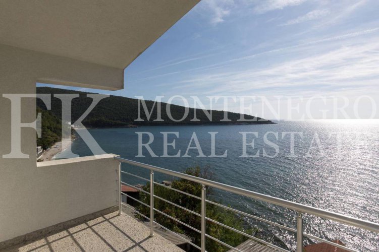 *Directly by the sea, house with three apartments, 280m2, in Ulcinj-Kruce, with fantastic sea view, in Montenegro.
