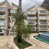 Große Wohnung, 142m2, in einer Ferienapartmentanlage, in Przno, Gemeinde Budva, mit Schwimmbad, in Montenegro.