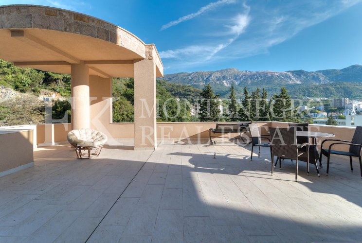 Superb apartment, 189m2, in Budva – Becici, in the Apart Hotel Harmonia, with a magnificent sea view, in Montenegro.