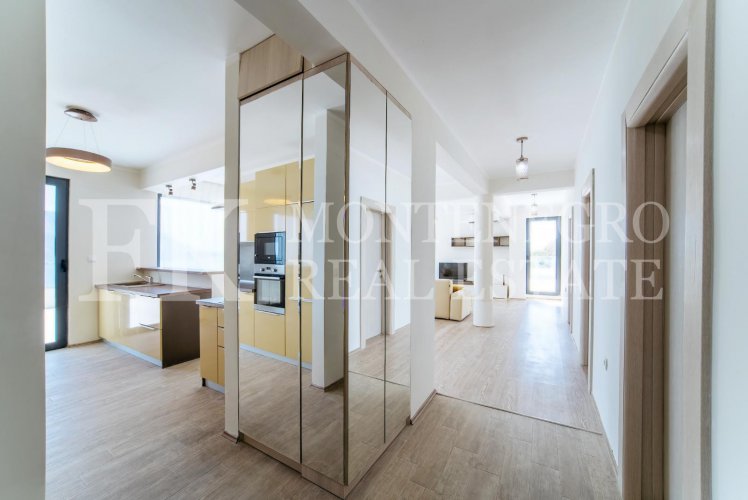 Luxury apartment in Budva-Becici, 233m2, in a new residential complex with panoramic sea view, in Montenegro.