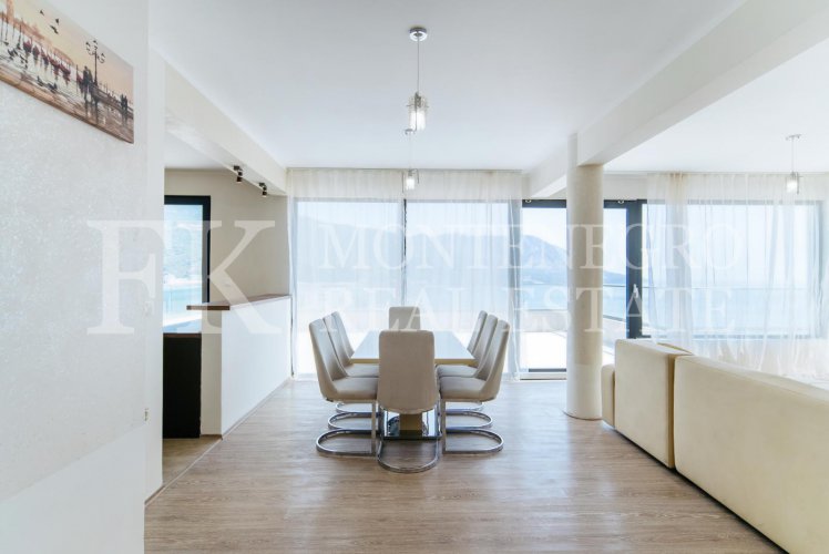 Luxury apartment in Budva-Becici, 233m2, in a new residential complex with panoramic sea view, in Montenegro.