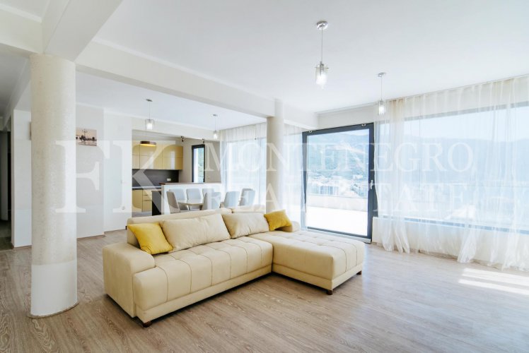 Luxury apartment in Budva-Becici, 233m2, in a new residential complex with panoramic sea view, in Montenegro.